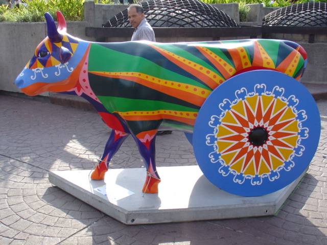 351f6-carreta_costa_rica_cow_parade