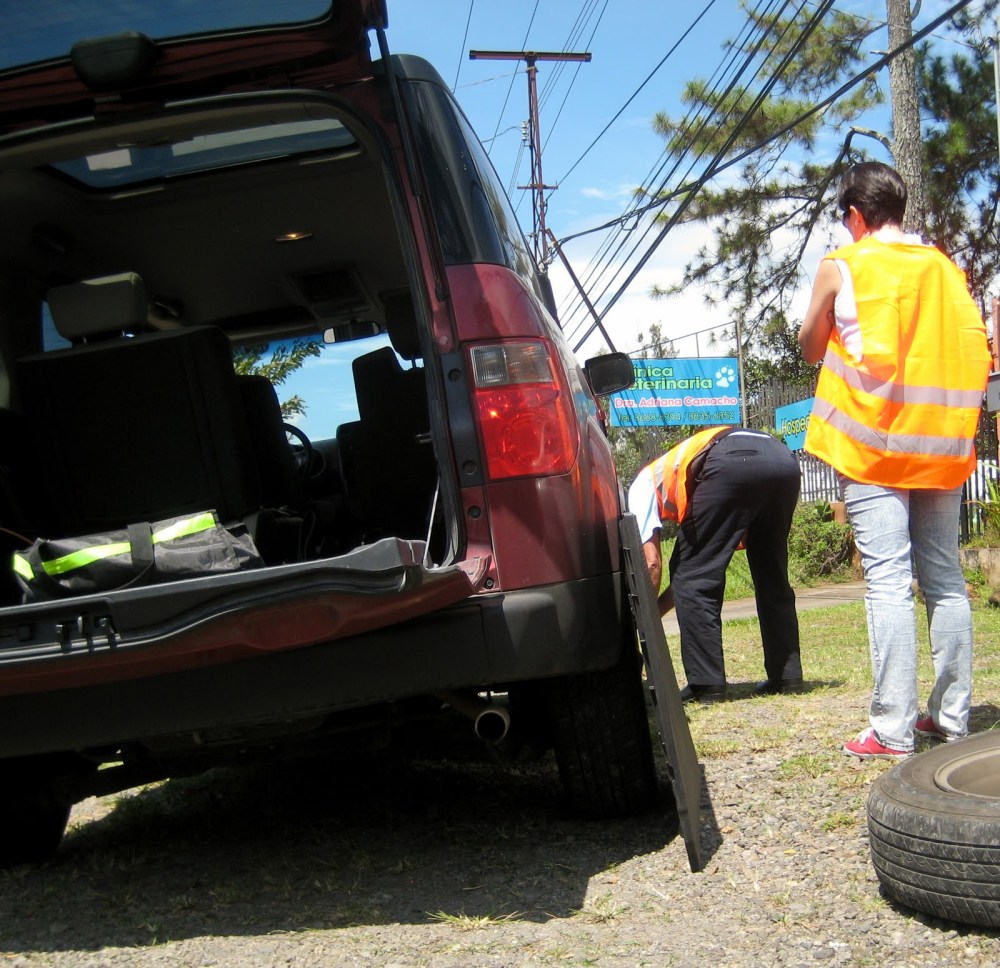 5da71-reifenpanne01-lr-9894