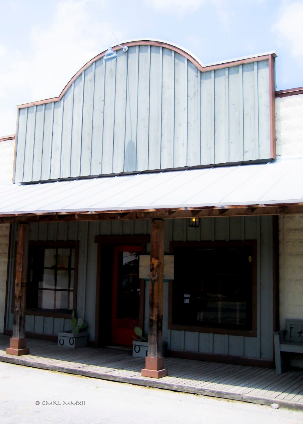 f3492-donatkinson-shop-01-lr-3164