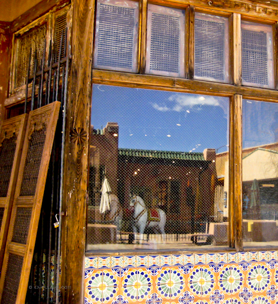 71266-carouselhorses-01-5226