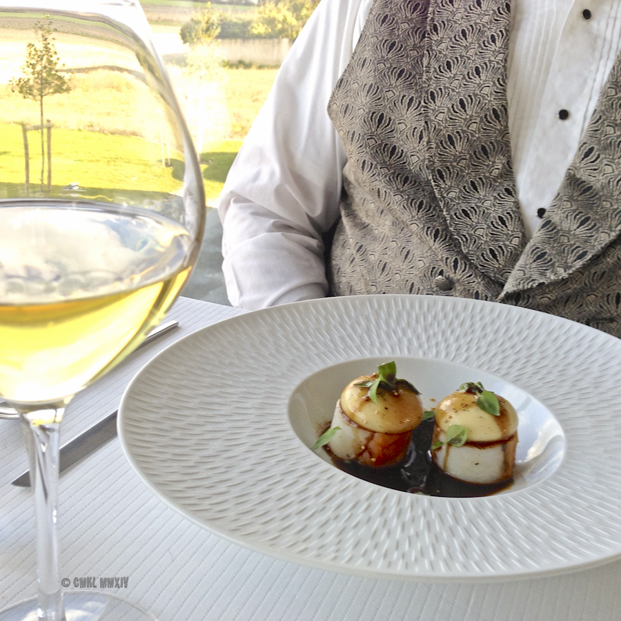 Haddock crowned with pouches made of maïze and filled with corn purée, somehow. It's impossible to guess, how he might create some of these components. The sauce is an amalgamet of jus de poulet & smoked tea 