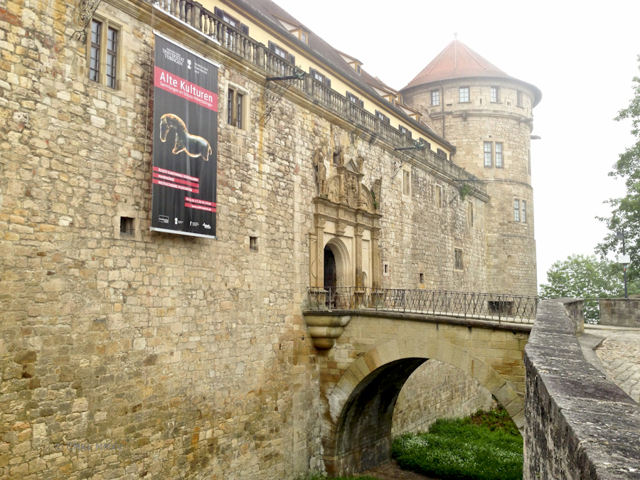 Vieuw along the former moat toward the round tower