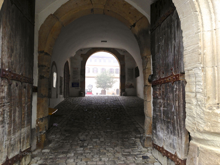 Inside this impressive gate we find an interessting notice