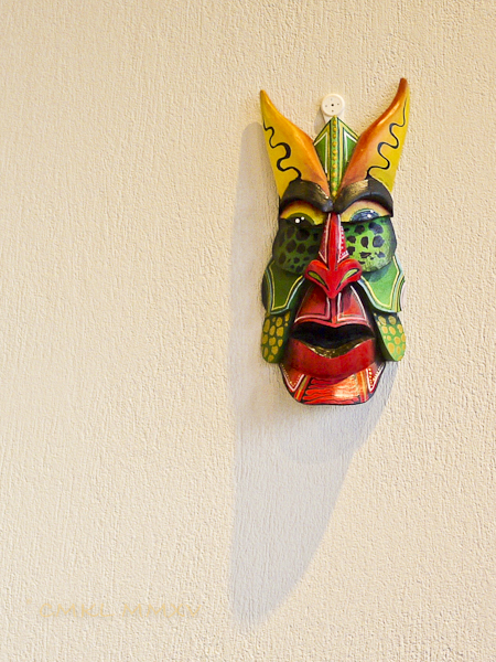 Small traditional mask carved and painted by María Fernández parents